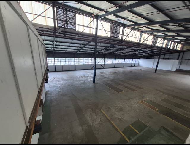 2,200M² WAREHOUSE TO LET IN DENVER